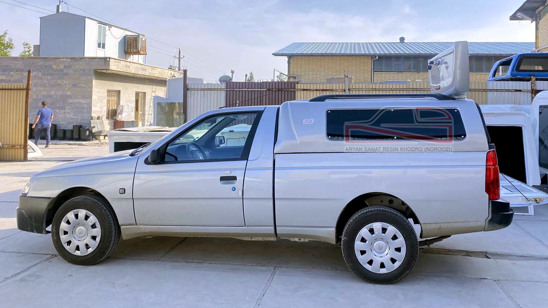 نصب کانوپی به همراه تجهیز خودروهای عملیاتی در شرکت آرین صنعت رزین خودرو