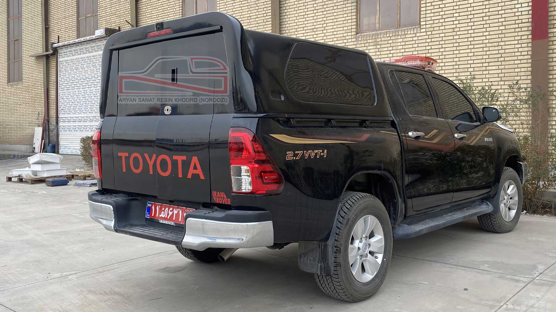 نصب کانوپی به همراه تجهیز خودروهای عملیاتی در شرکت آرین صنعت رزین خودرو