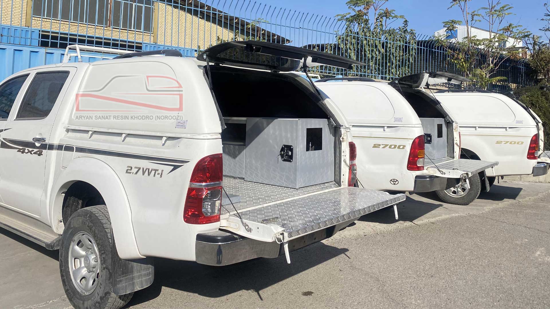 نصب کانوپی به همراه تجهیز خودروهای عملیاتی در شرکت آرین صنعت رزین خودرو