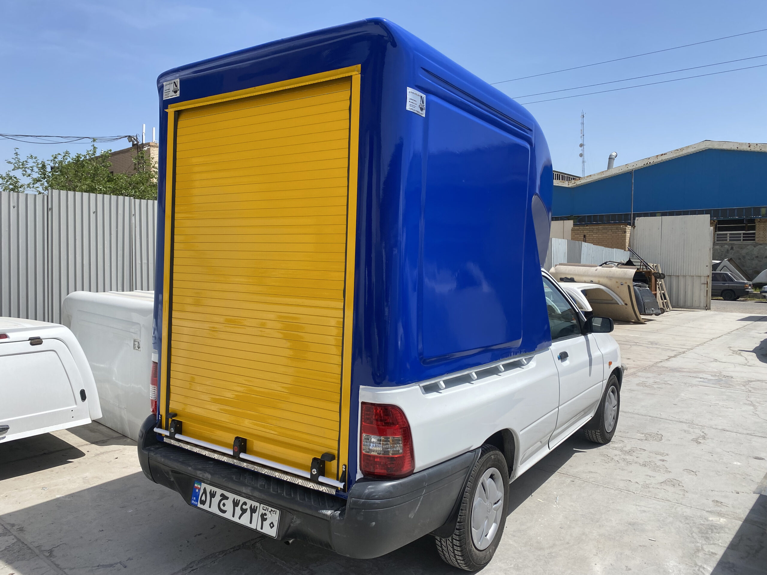 اتاق فایبرگلاس پراید ۱۵۱ وانت ارتفاع از لبه ۱۳۰ سانت از کف خودرو ۱۷۰ سانت درب عقب کرکره کابین فایبرگلاس نوروزی