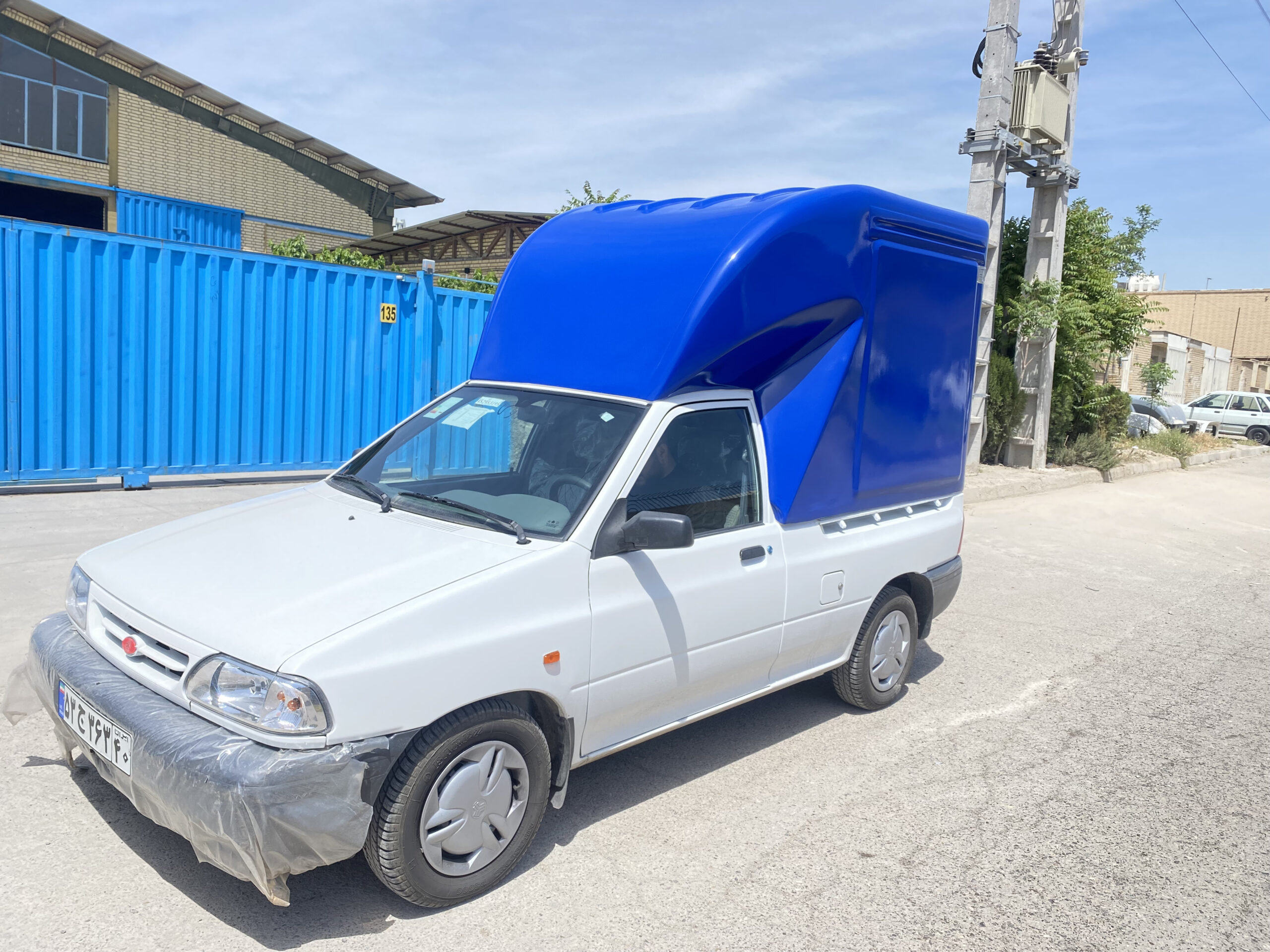 اتاق فایبرگلاس پراید ۱۵۱ وانت ارتفاع از لبه ۱۳۰ سانت از کف خودرو ۱۷۰ سانت درب عقب کرکره کابین فایبرگلاس نوروزی