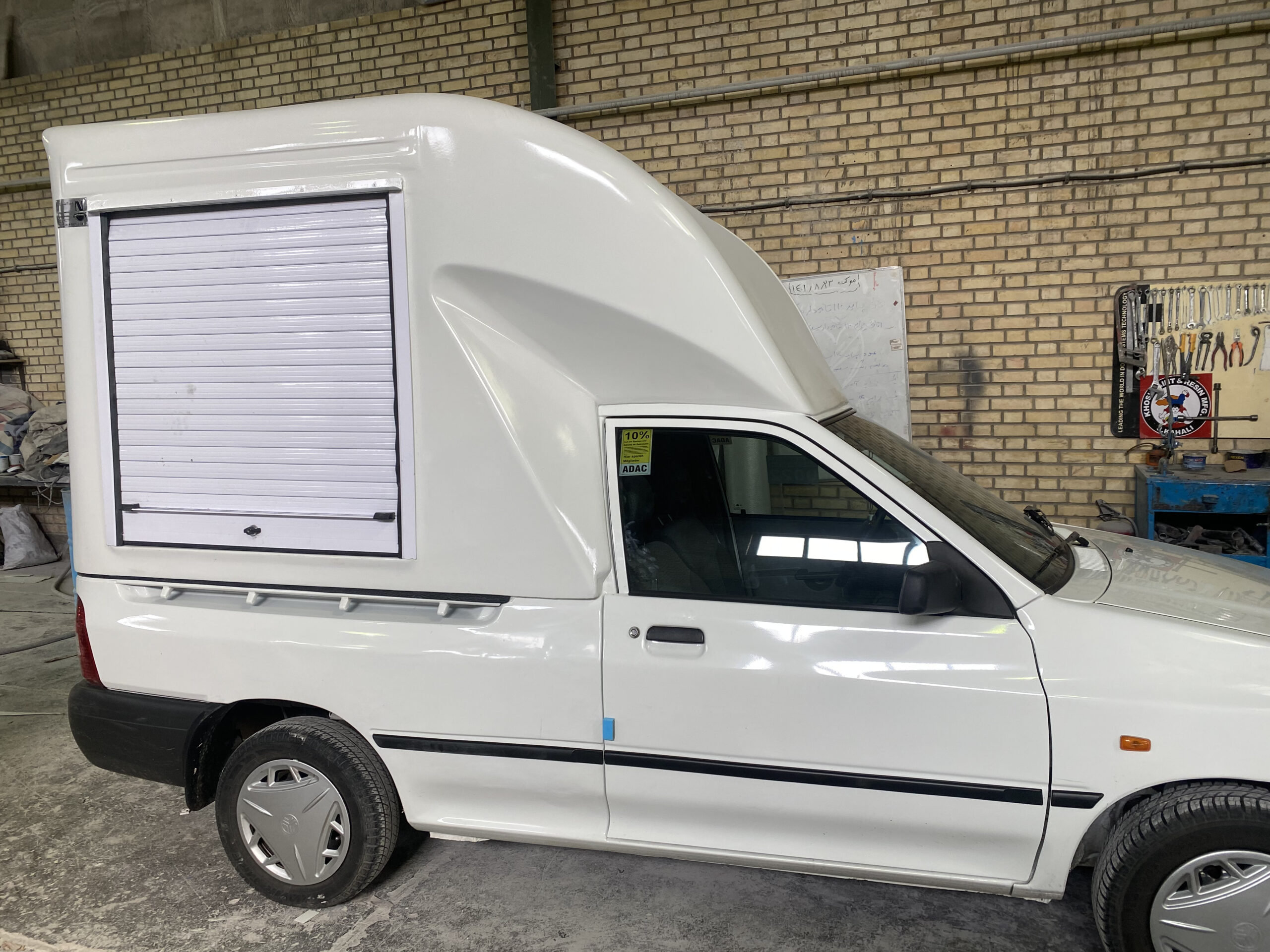 اتاق فایبرگلاس پراید ۱۵۱ وانت ارتفاع از لبه ۱۳۰ سانت از کف خودرو ۱۷۰ سانت درب عقب کرکره کابین فایبرگلاس نوروزی